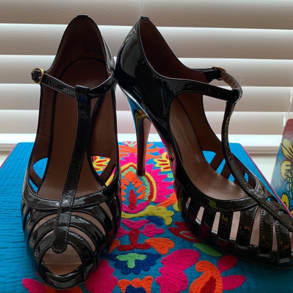 Worn a few times, very taken care of. - Picture 2 of 3